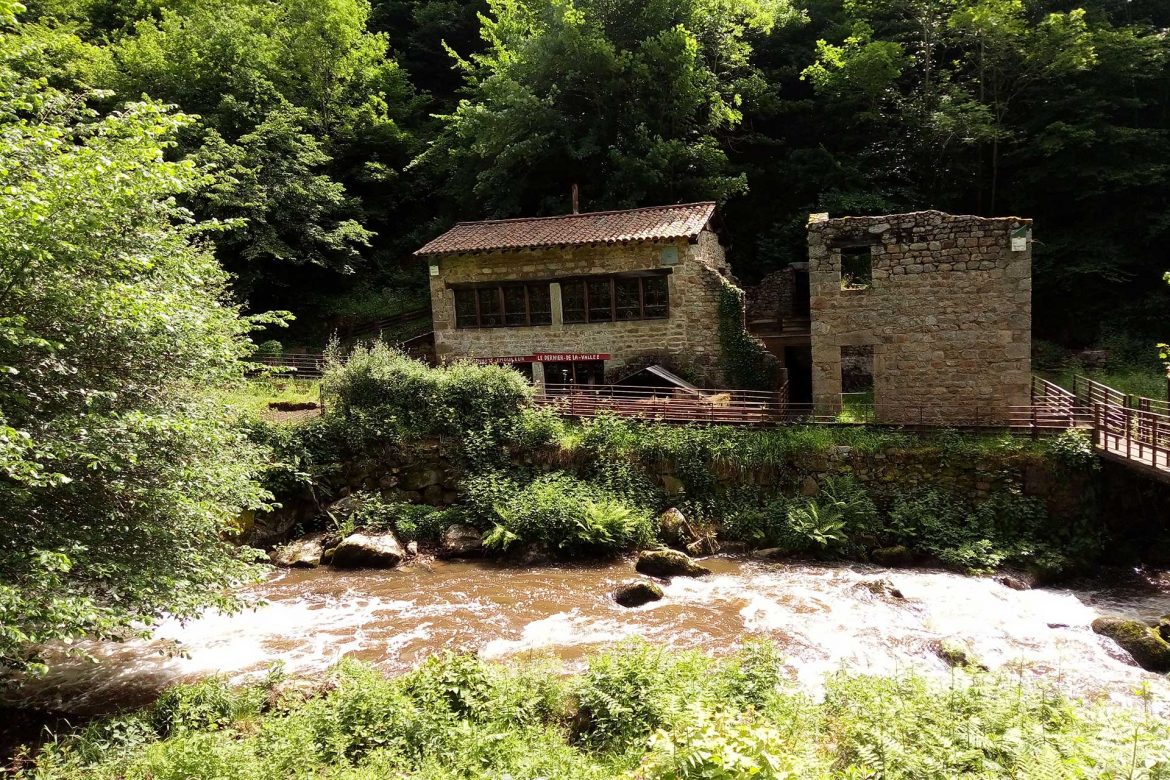 Moulin dans la Vallée des Rouets à Thiers